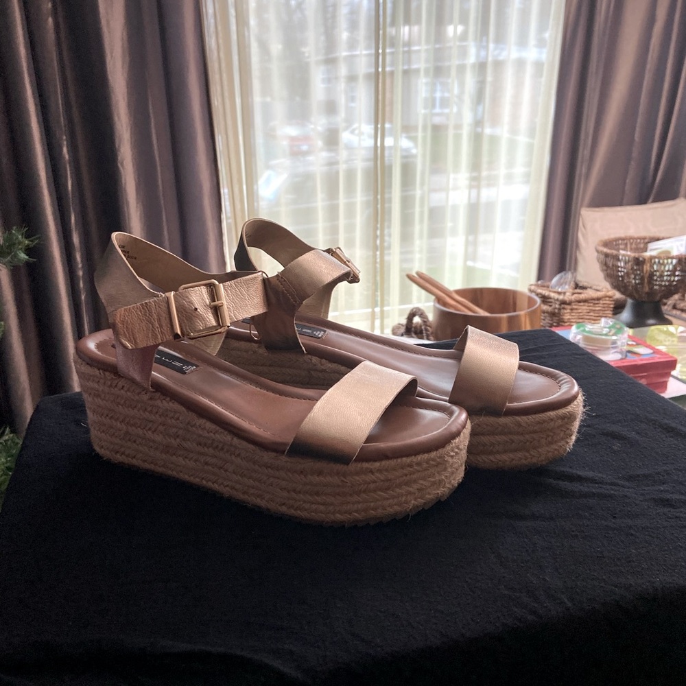Steve Madden Gold Sandals size 9.5 Rope looking heel